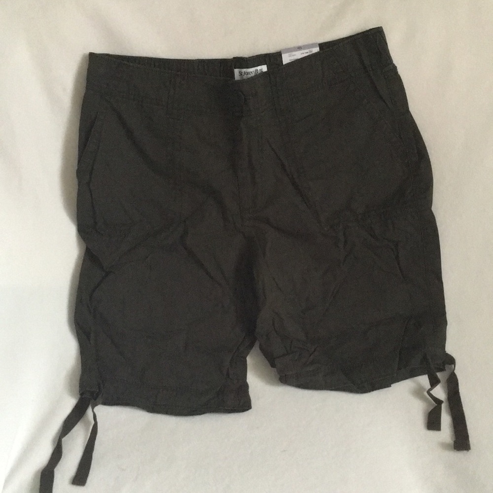 NWT Dark green Bermuda shorts